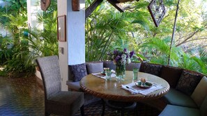 Villa, no fumadores | Servicio de comidas en la habitación