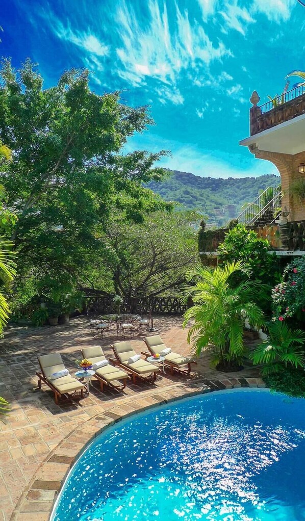 Außenpool, Liegestühle