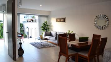 Condo, para no fumadores | Área de sala de estar | Televisión de pantalla plana y reproductor de DVD