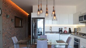 Appart'hôtel, non-fumeurs | Restauration dans la chambre