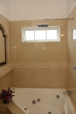 Rumah, Bebas Asap Rokok | Shower kamar mandi