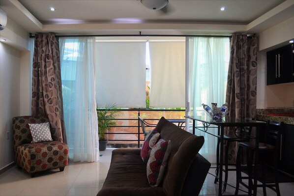 Condo, para no fumadores | Área de sala de estar | Televisión de pantalla plana y reproductor de DVD 