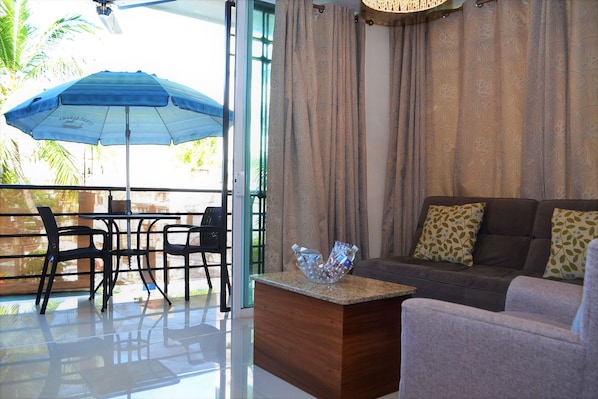 Condo, para no fumadores | Área de sala de estar | Televisión de pantalla plana y reproductor de DVD