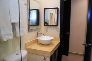 Bathroom - Bella Loma 201- Casita Descanso by MDR (Puerto Vallarta)