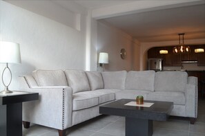 Appartement, niet-roken | Woonruimte | Een flatscreentelevisie en een dvd-speler