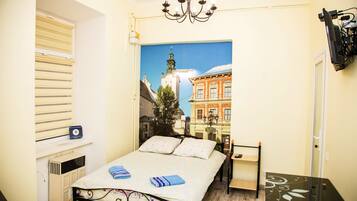 Basic Studio, 1 Double Bed, Courtyard View (7) | Iron/ironing board, free WiFi, bed sheets