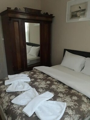 Standard Room, 1 Double Bed | Desk, iron/ironing board - Youkali Butik Otel (Adalar)