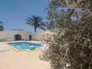 حمّام سباحة خارجي