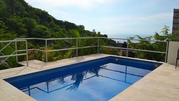 Kolam renang terbuka