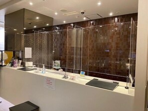A modern bathroom with a glass partition, a sink, and a mirror. - Via Inn Kyoto Shijo Muromachi (Kyoto)