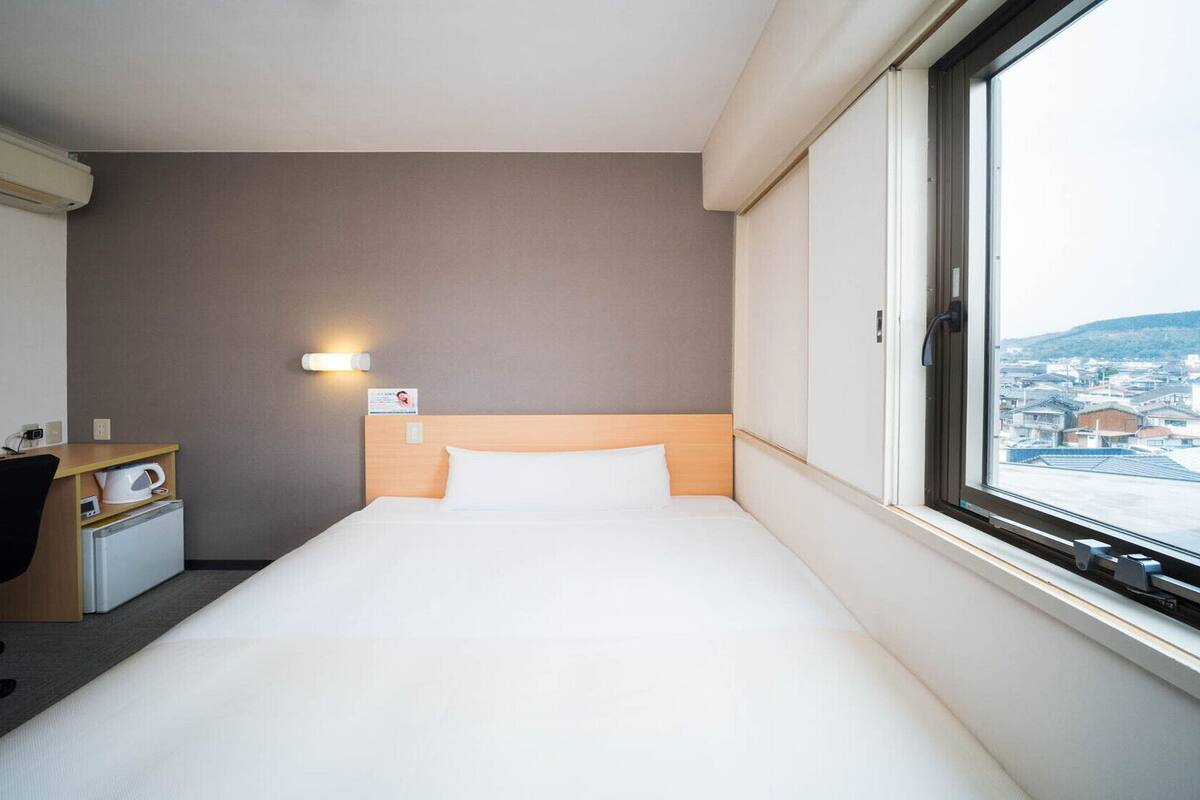 Desk, iron/ironing board (on request), WiFi (free), bed sheets