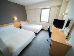 Desk, iron/ironing board, free WiFi, bed sheets - Super Hotel Minamata (Minamata)