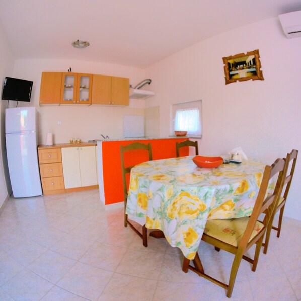 Departamento clásico, 1 cama Queen size y sofá cama | 1 habitación, decoración personalizada y muebles diferentes 