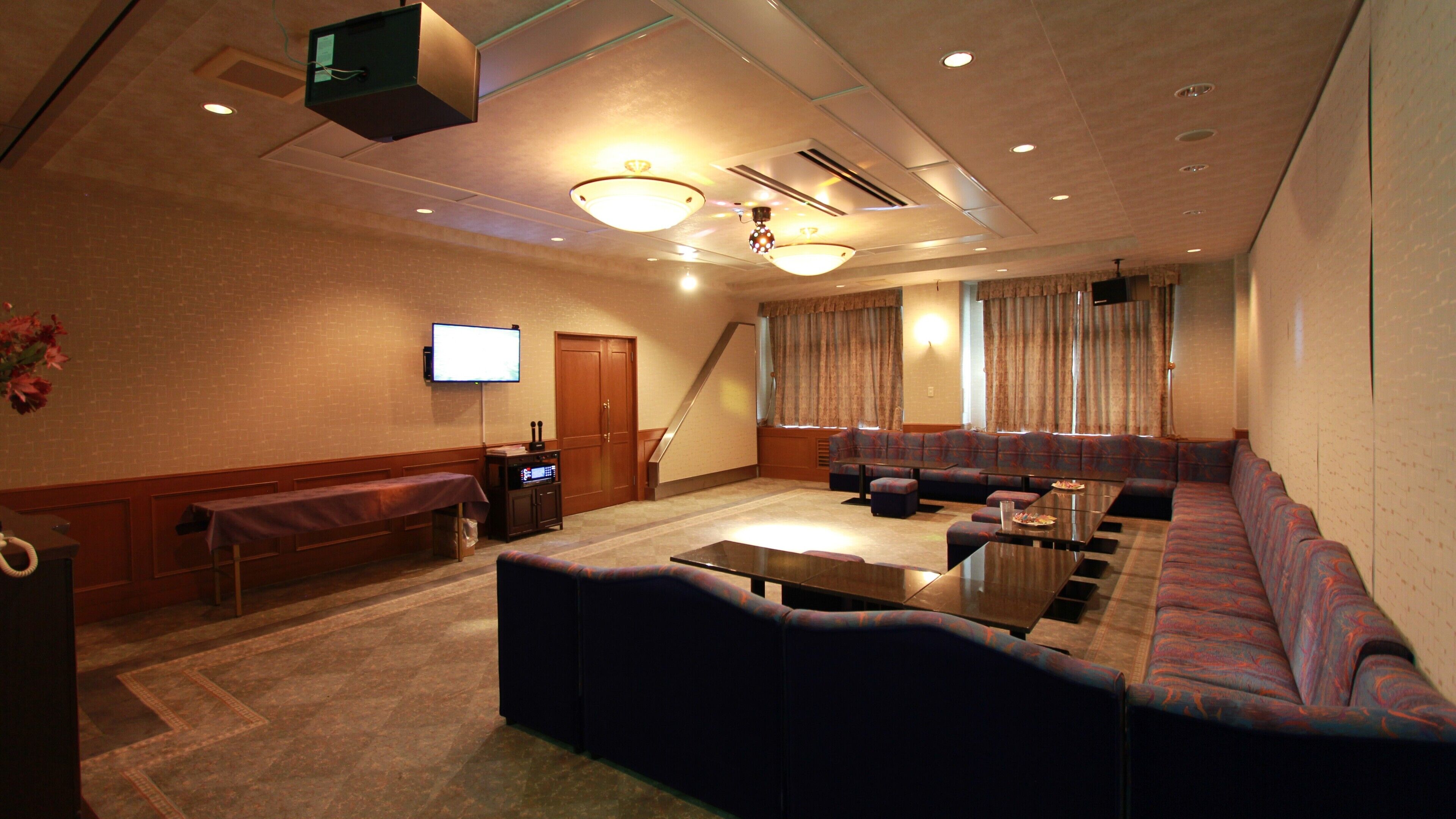 المنشأة من الداخل