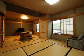 Traditional-Zimmer (Japanese Style, For 6 People) | Schallisolierte Zimmer, kostenloses WLAN, Bettwäsche