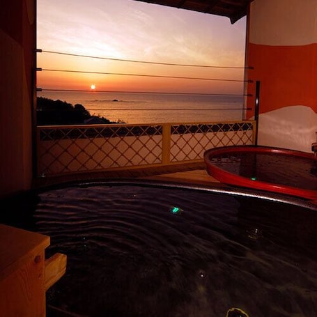 Outdoor spa tub. Otaya Healing Stay