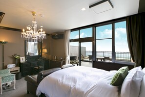 Junior Suite, Ocean View | Iron/ironing board, bed sheets - Auberge Tenku (Hoki)