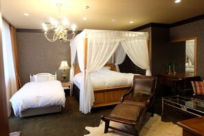 Premium Room, Ocean View | Iron/ironing board, bed sheets - Auberge Tenku (Hoki)