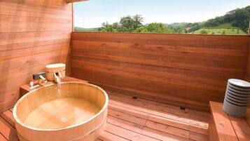 스탠다드 트윈룸 (Private Open-air Bath, Clubhouse Main) | 욕실 | 무료 세면용품, 헤어드라이어, 슬리퍼, 전자식 비데