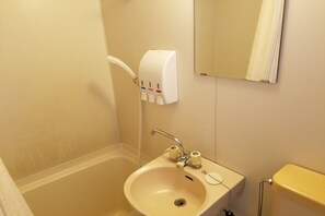 Duschwanne, kostenlose Toilettenartikel, Haartrockner, Hausschuhe