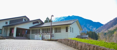 施設の正面