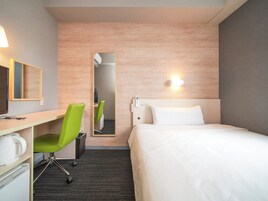 Escritorio, espacio para trabajar con laptop y wifi gratis 