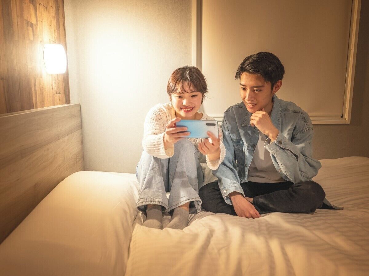 デスク、ノートパソコン用作業スペース、WiFi (無料)、ベッドシーツ