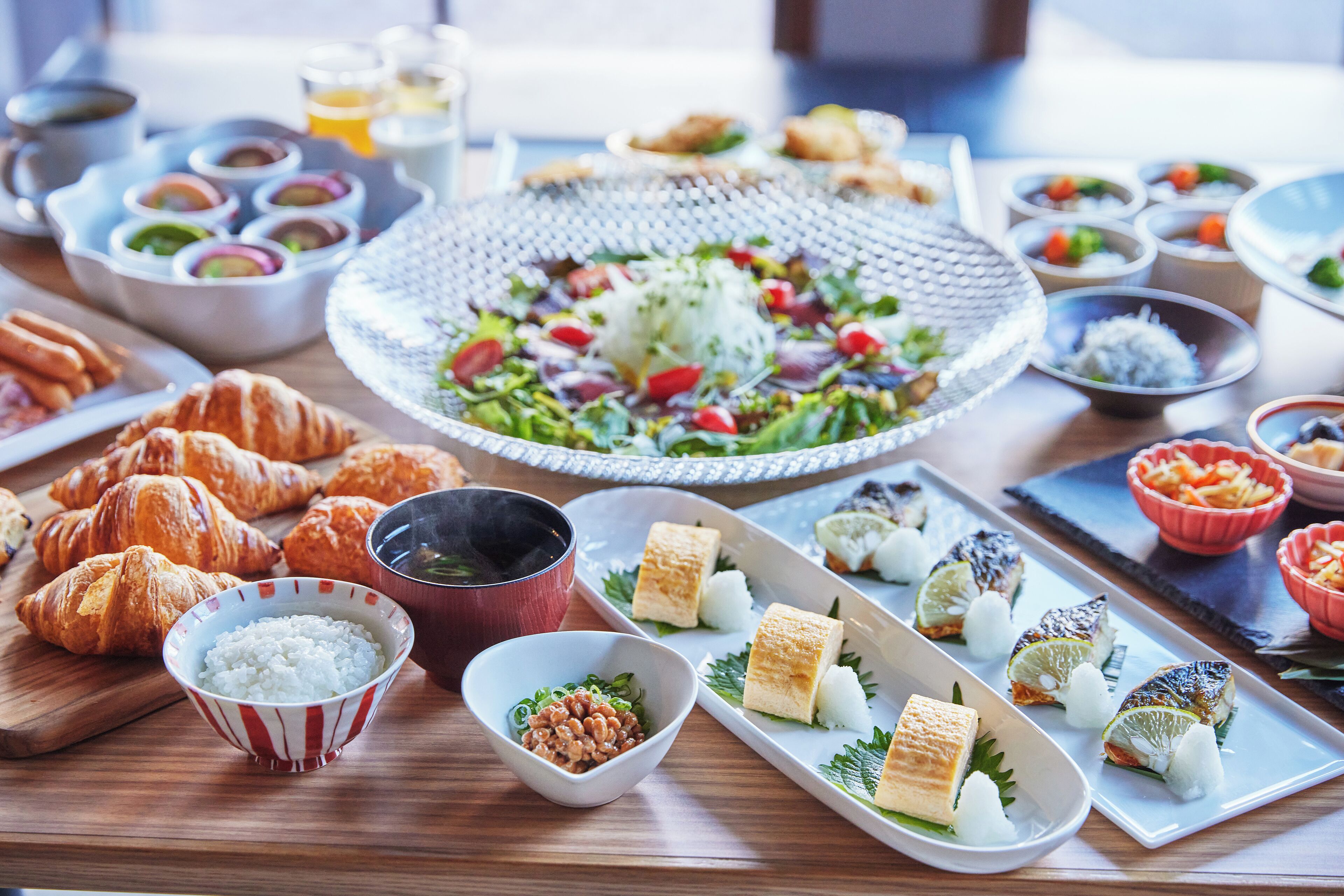 daily buffet breakfast (jpy 1300 per person)