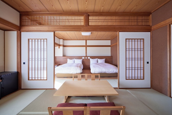 Deluxe Twin Room, Non Smoking | Free WiFi, bed sheets