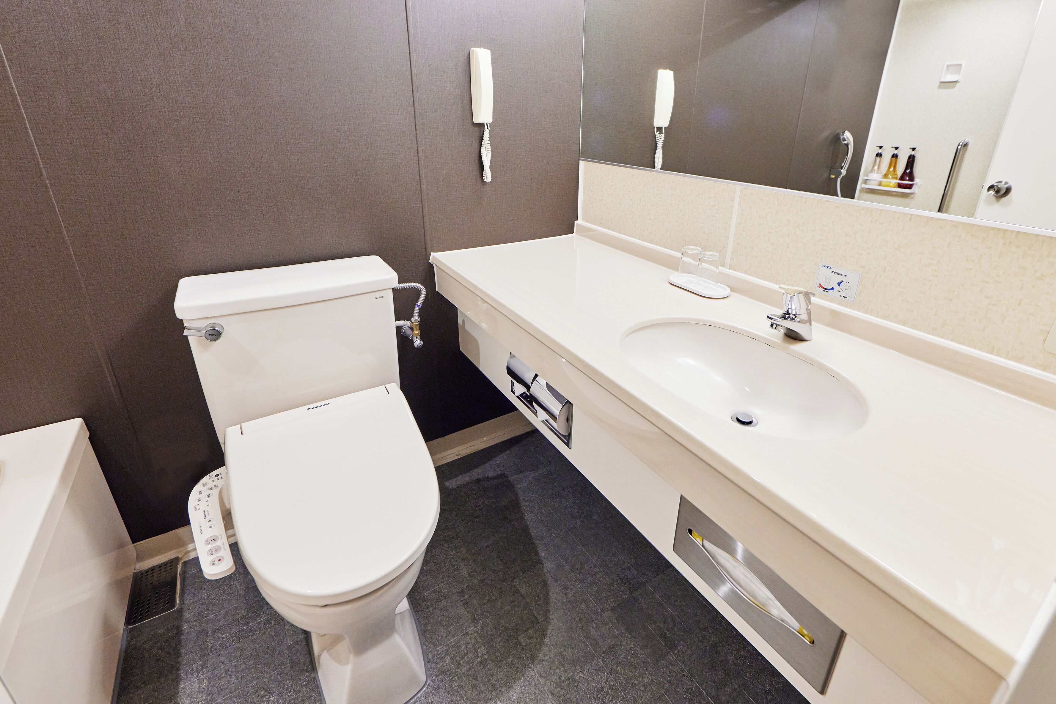 combined shower/bathtub, free toiletries, hair dryer, slippers