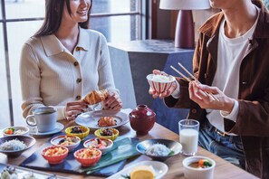 Frukostbuffé varje dag mot avgift