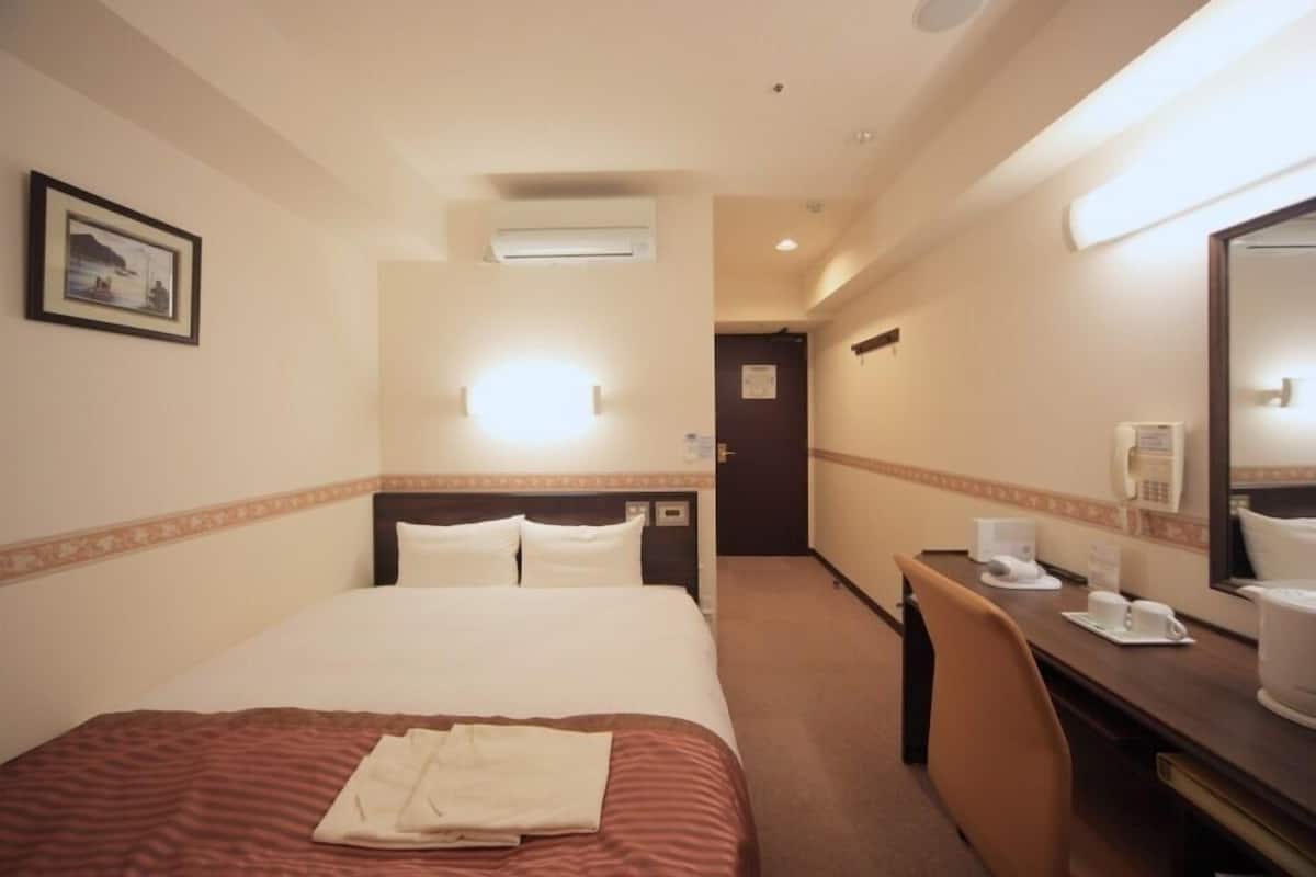Desk, free WiFi, bed sheets