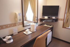 Skrivebord, wi-fi (inkludert) og sengetøy