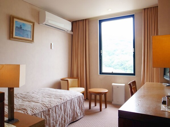 Cofres nos quartos, roupa de cama
