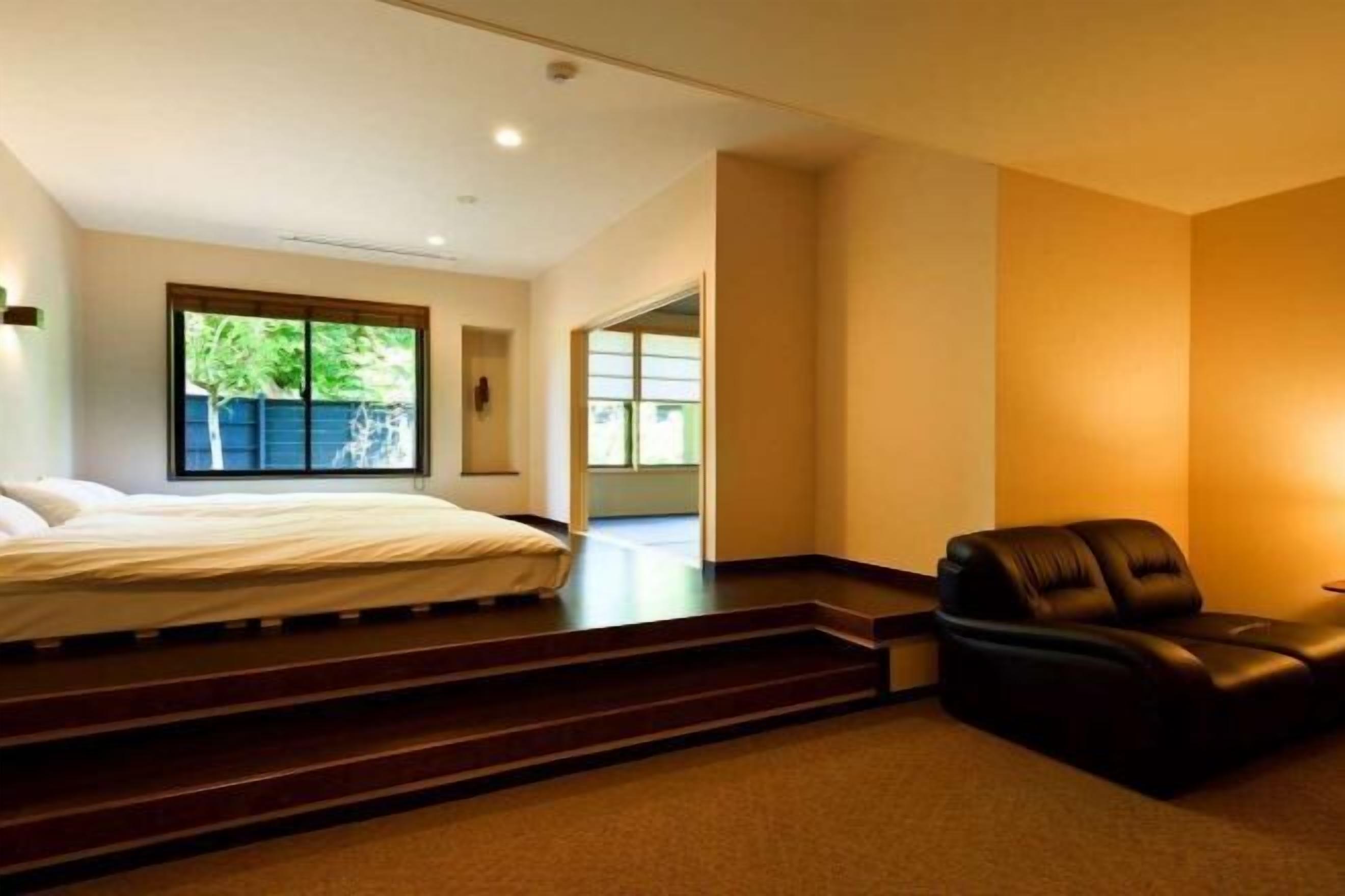 房內夾萬、免費 Wi-Fi、床單