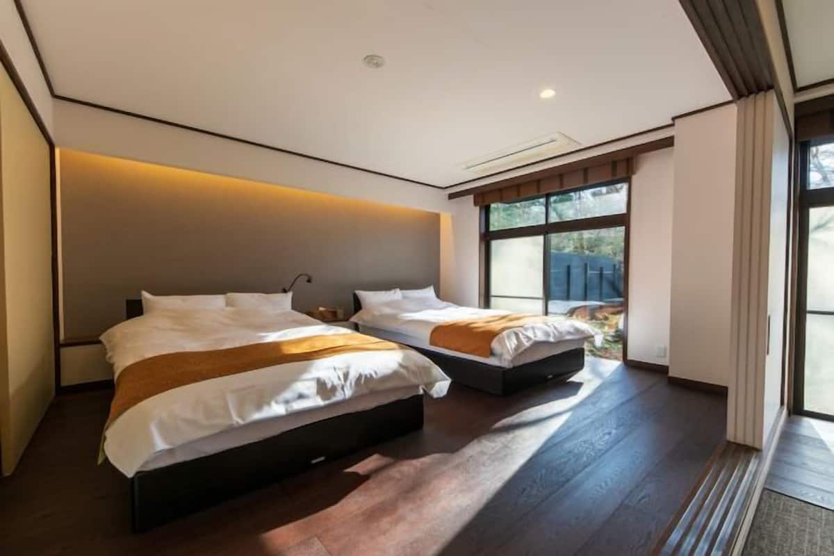 房內夾萬、免費 Wi-Fi、床單