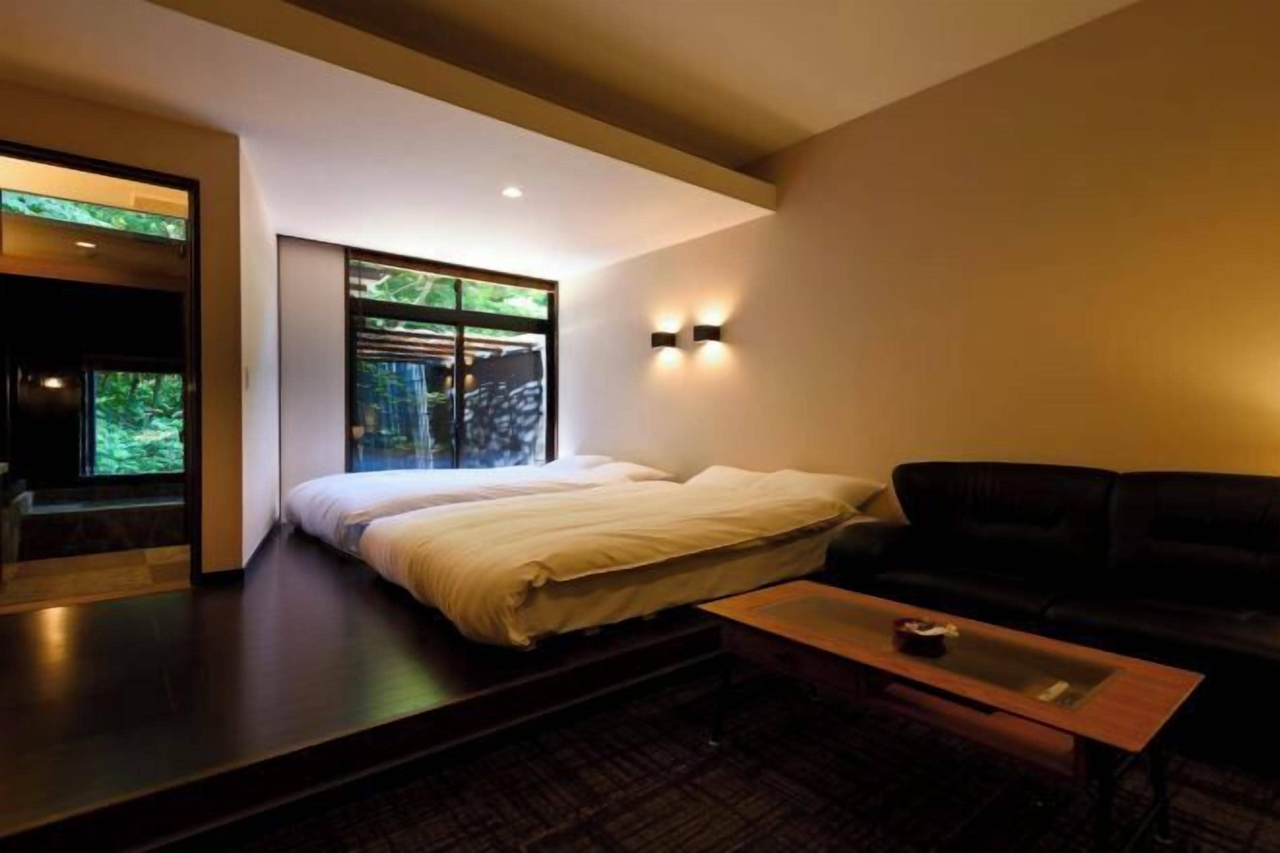 房內夾萬、免費 Wi-Fi、床單