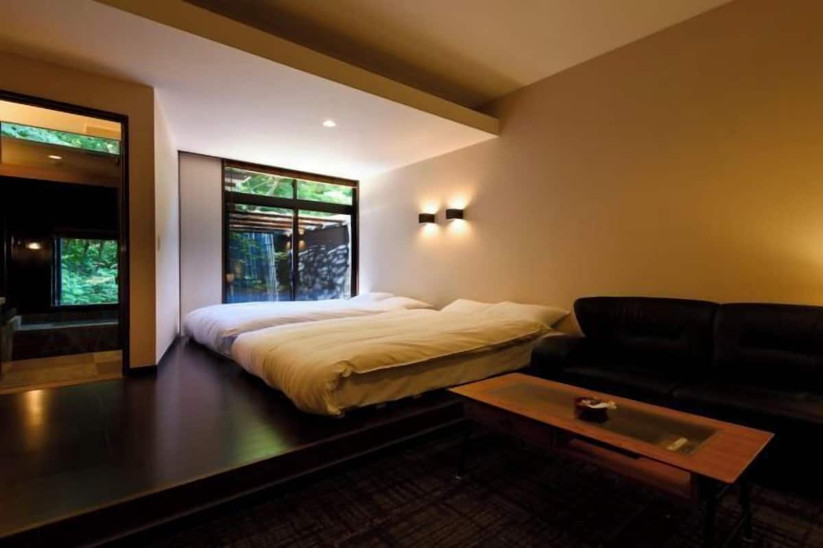 房內夾萬、免費 Wi-Fi、床單