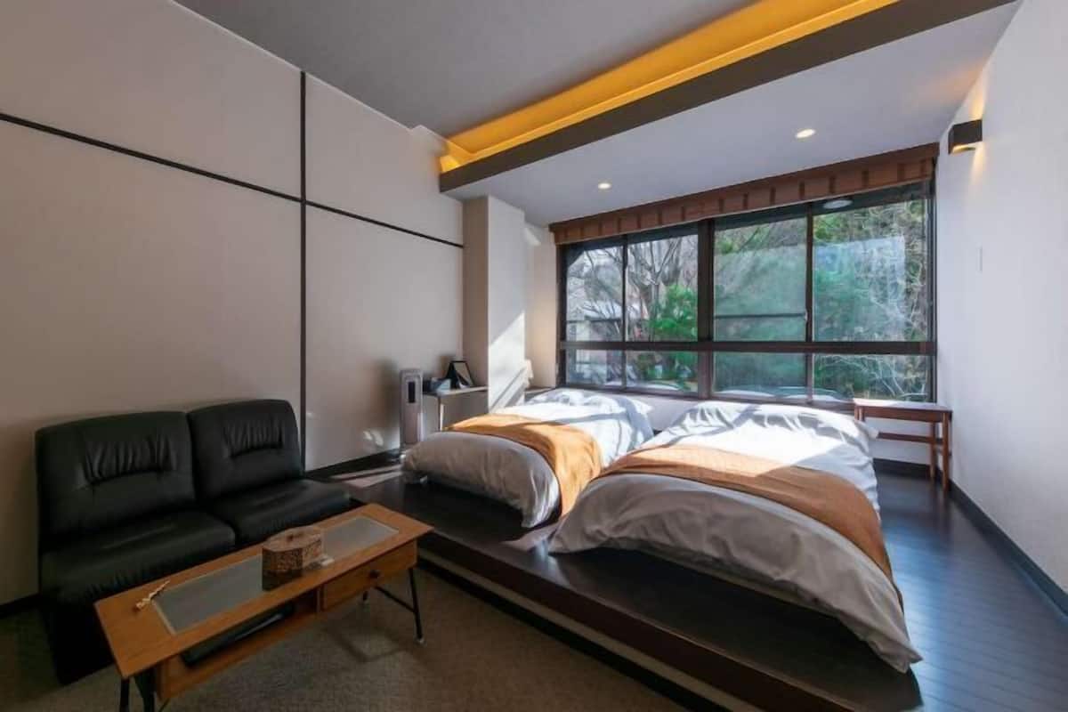 房內夾萬、免費 Wi-Fi、床單