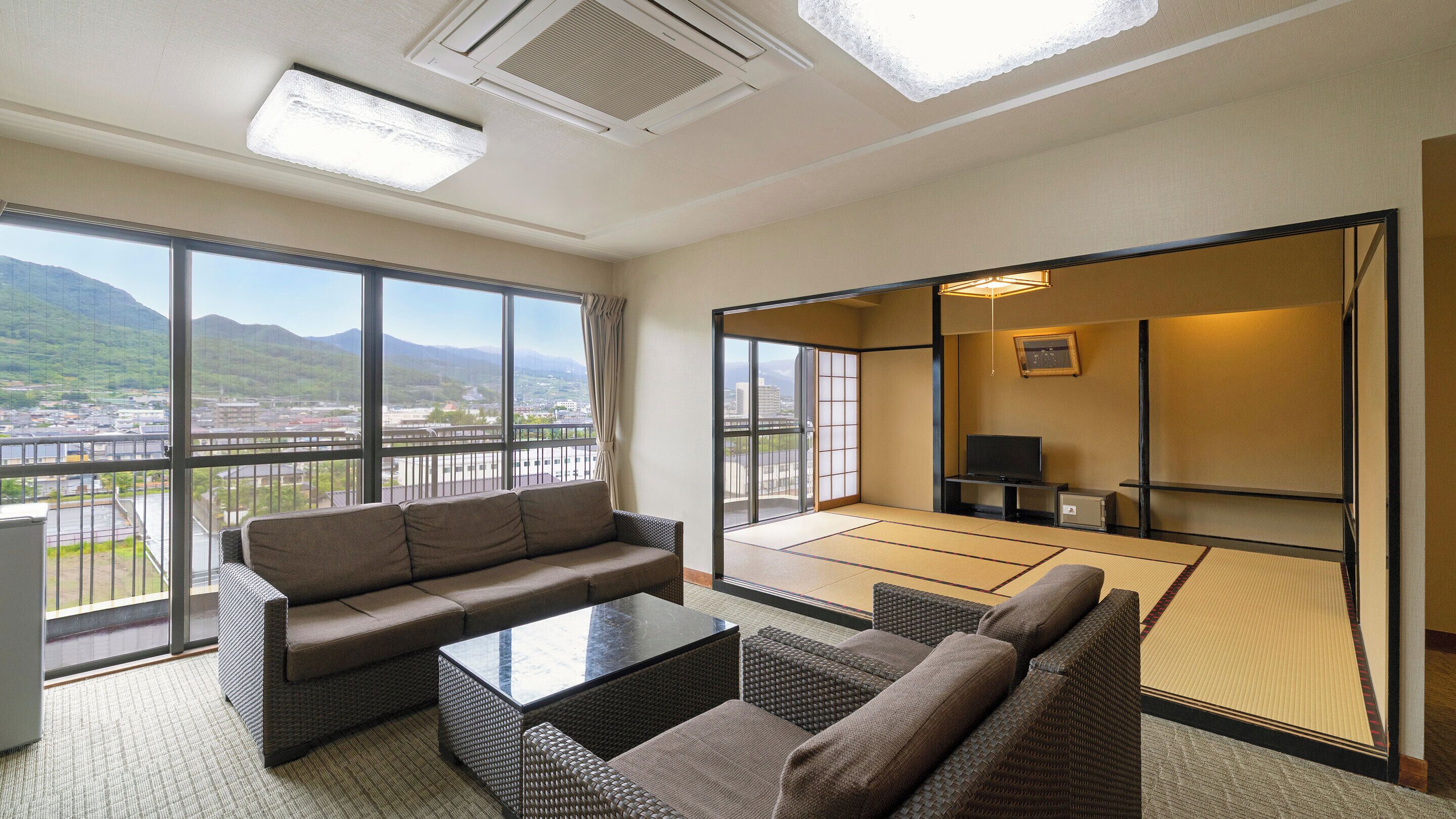 Superior Japanese-Western-Style Twin Room with 10 Tatami mats - Shower Only - Non-Smoking | Free WiFi, bed sheets