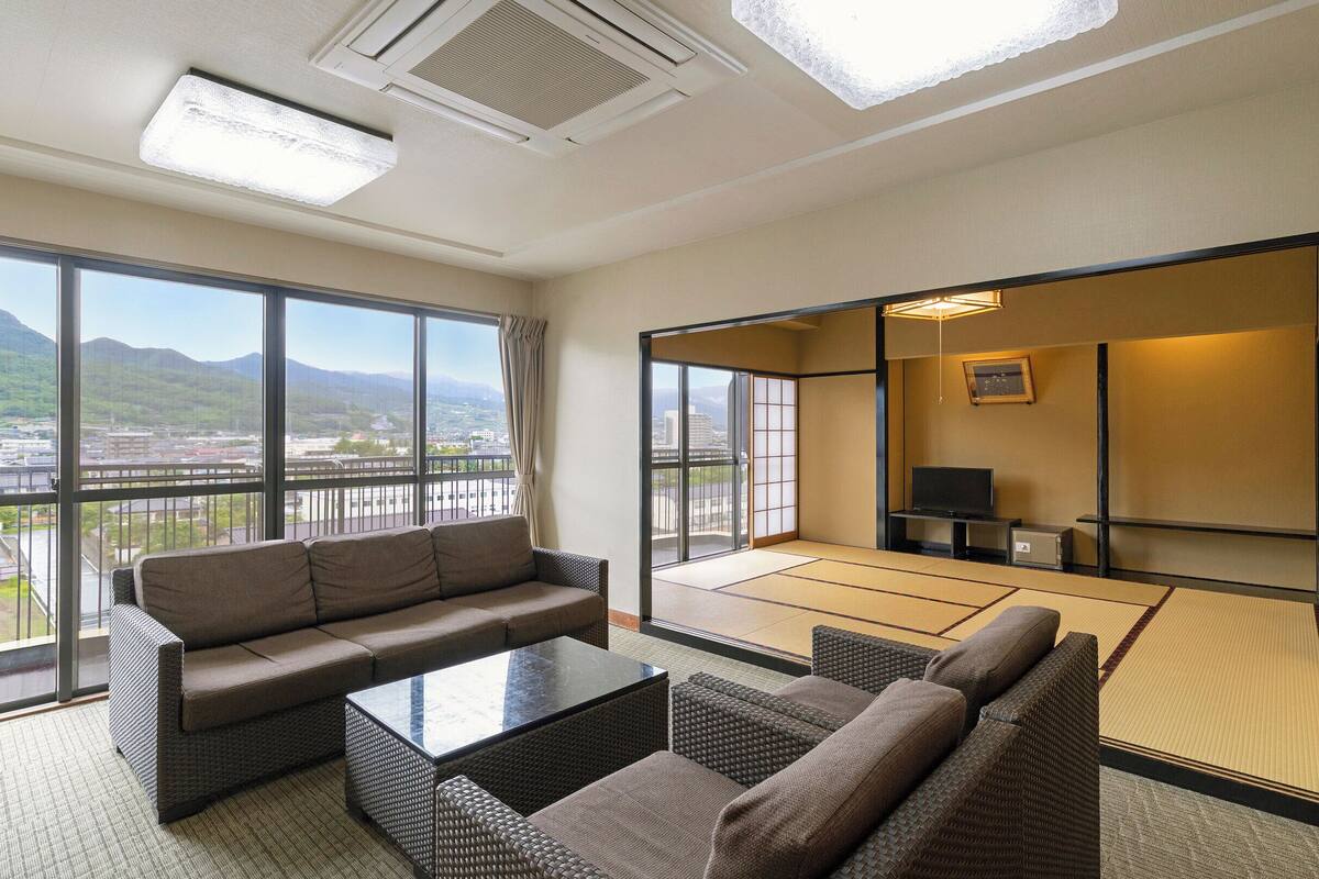 Superior Japanese-Western-Style Twin Room with 10 Tatami mats - Shower Only - Non-Smoking | WiFi (free), bed sheets
