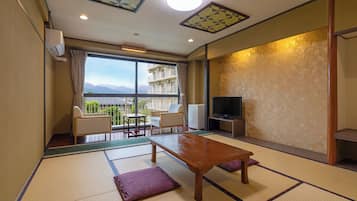 Standard Japanese-Style Room with 10 Tatami Mats (No View) - Shower Only - Non-Smoking | WiFi (free), bed sheets