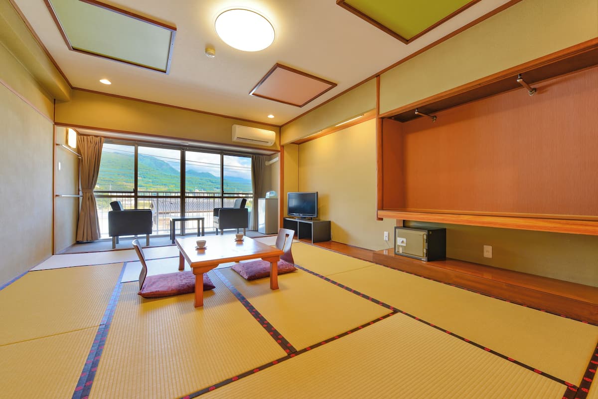 Superior Japanese-Style-Room with 12 Tatami mats(No View) - Shower Only - Non-Smoking | Free WiFi, bed sheets