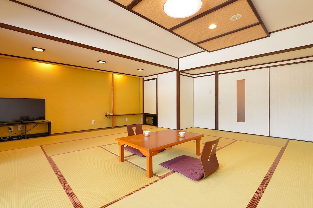 Superior Japanese-Style-Room with 16 Tatami mats(No View) - Shower Only - Non-Smoking | Free WiFi, bed sheets