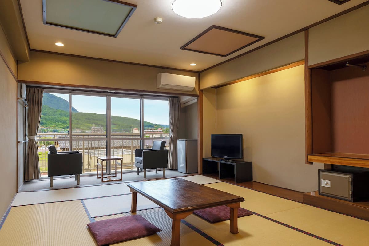 Superior Japanese-Style-Room with 12 Tatami mats(No View) - Shower Only - Non-Smoking | WiFi (free), bed sheets