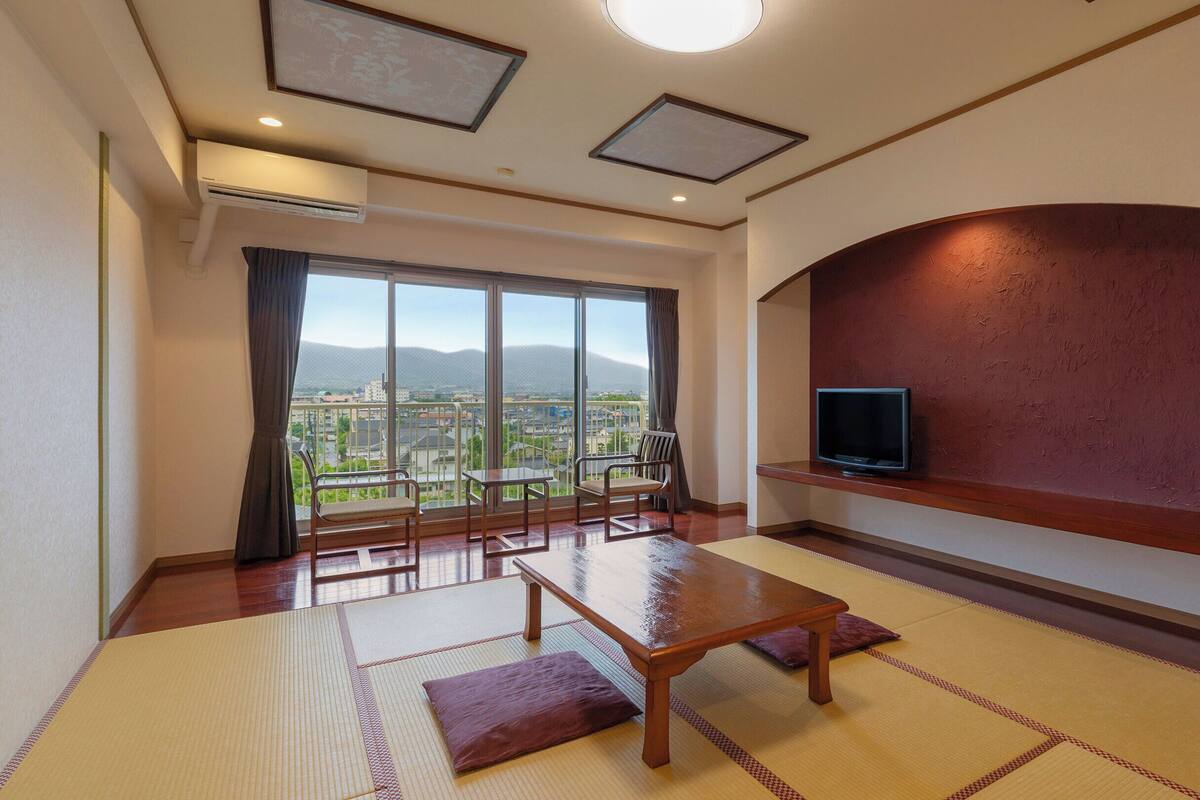 Superior Japanese-Style-Room with 10 Tatami mats - Shower Only - Non-Smoking | WiFi (free), bed sheets