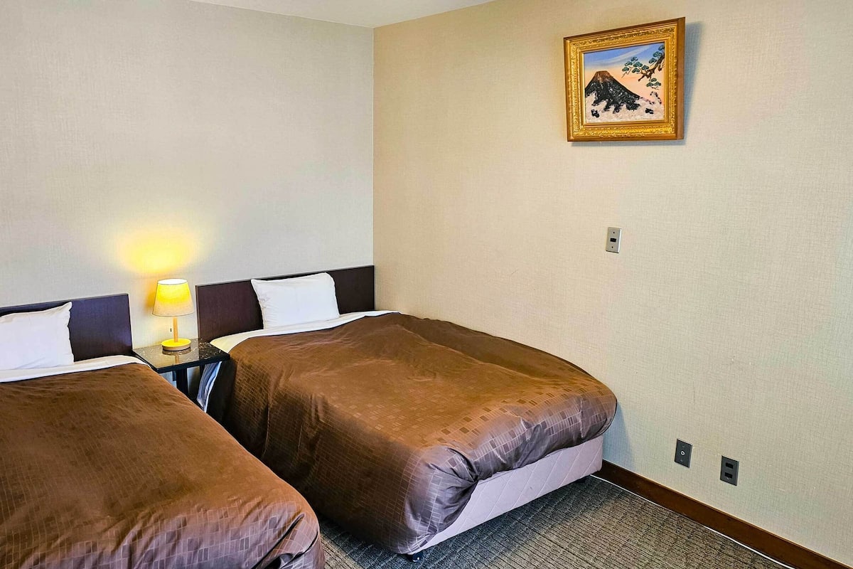 Superior Japanese-Western-Style Twin Room with 10 Tatami mats - Shower Only - Non-Smoking | Free WiFi, bed sheets