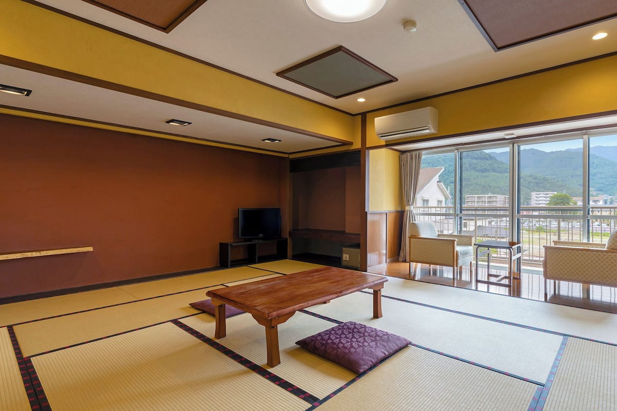 Superior Japanese-Style-Room with 15 Tatami mats(No View) - Indoor Bath - Non-Smoking | WiFi (free), bed sheets
