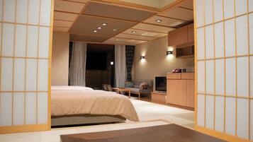 Japanese Western Style Room with Open-air bath | In-room safe, soundproofing, iron/ironing board, free WiFi