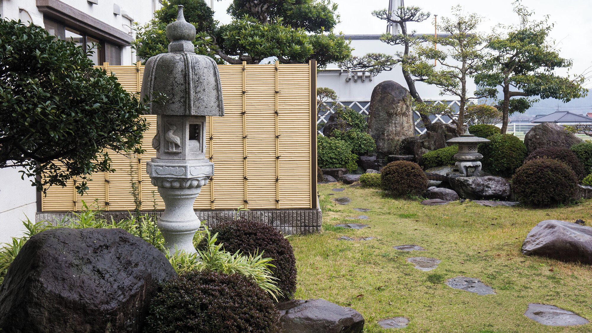 المنطقة المحيطة بالمنشأة